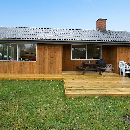 Three-bedroom Holiday In Hals